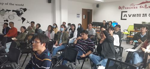 老虎机
教师参加学术沙龙