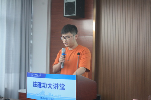 第一届共青团老虎机
团委副书记仲卓凡